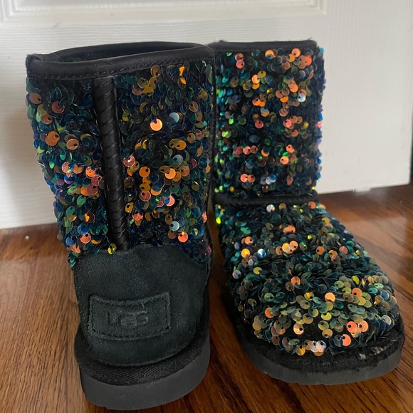 UGG Classic Short Stellar Sequins Boots - Picture 4 of 4